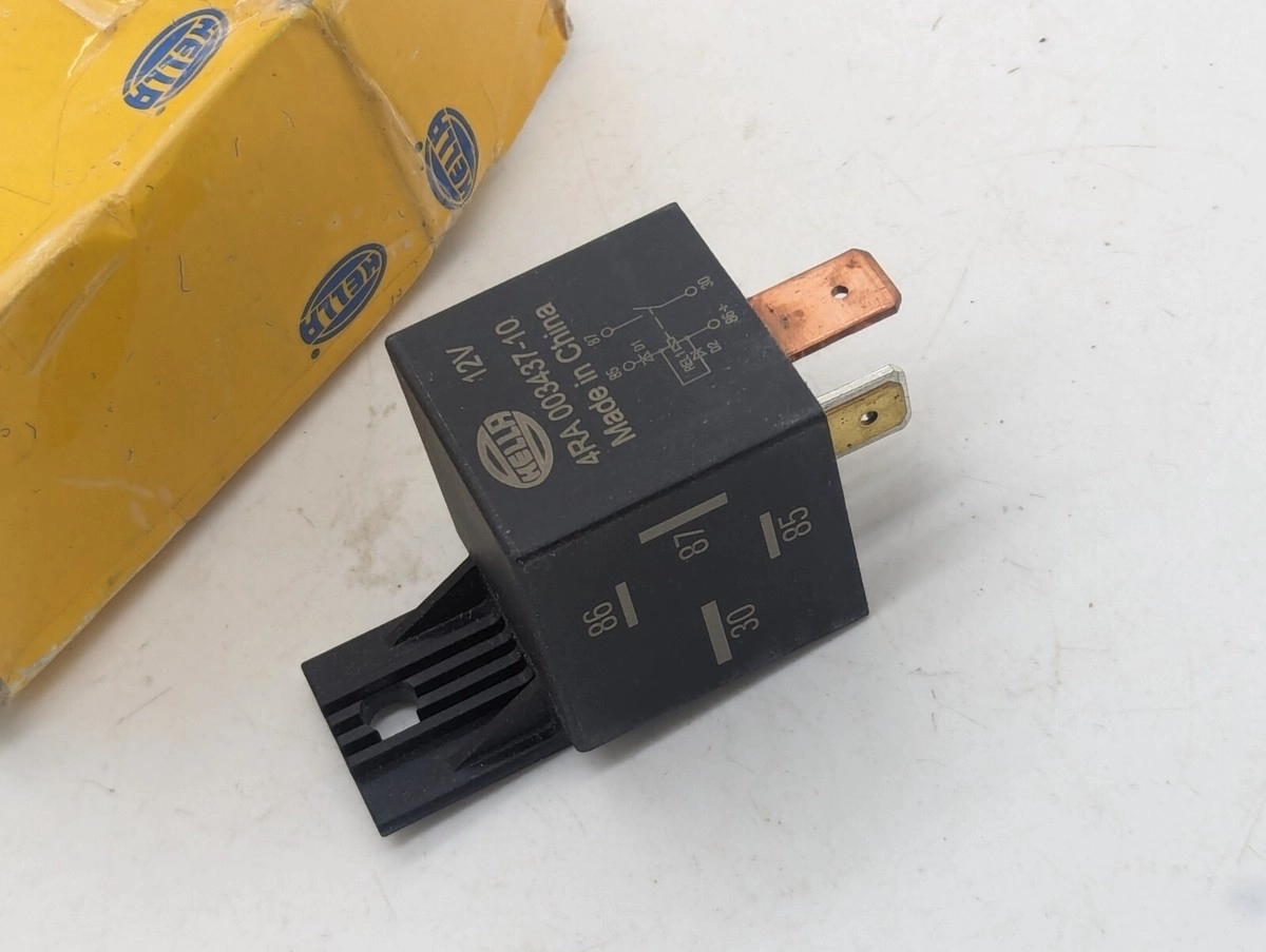 4RA003437-18 RÖLE 12V 70A 4AYAK HELLA