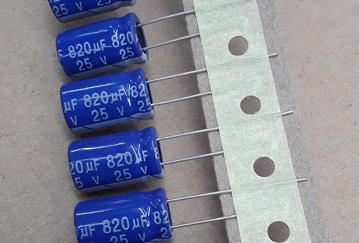 820UF 25V (10X17) KONDANSATÖR 105C NOBBY