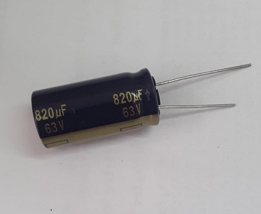 820UF 63V (16X32) 105°C KONDANSATÖR  PANASONIC