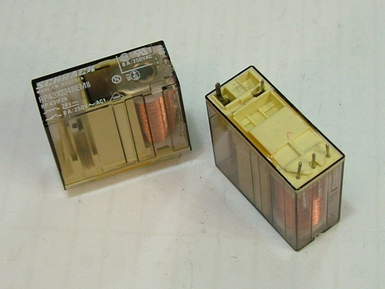 RP431F24REMII  RÖLE 24VDC 8A 250V SCHRACK BOBİN 3AYAK