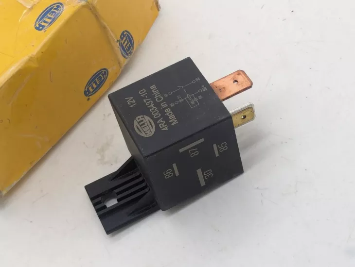 4RA003437-18 RÖLE 12V 70A 4AYAK HELLA