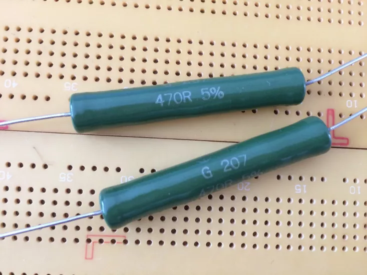 82R %5 17W PORSELEN DİRENÇ VISHAY G207 Wirewound Resistors 