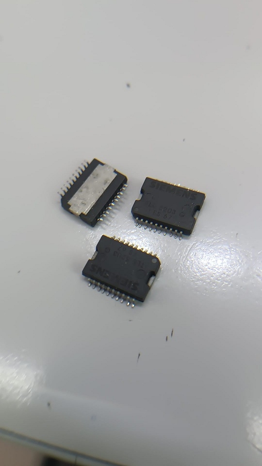 TLE5203G  3-A DC Motor Driver SO20 SIEMENS