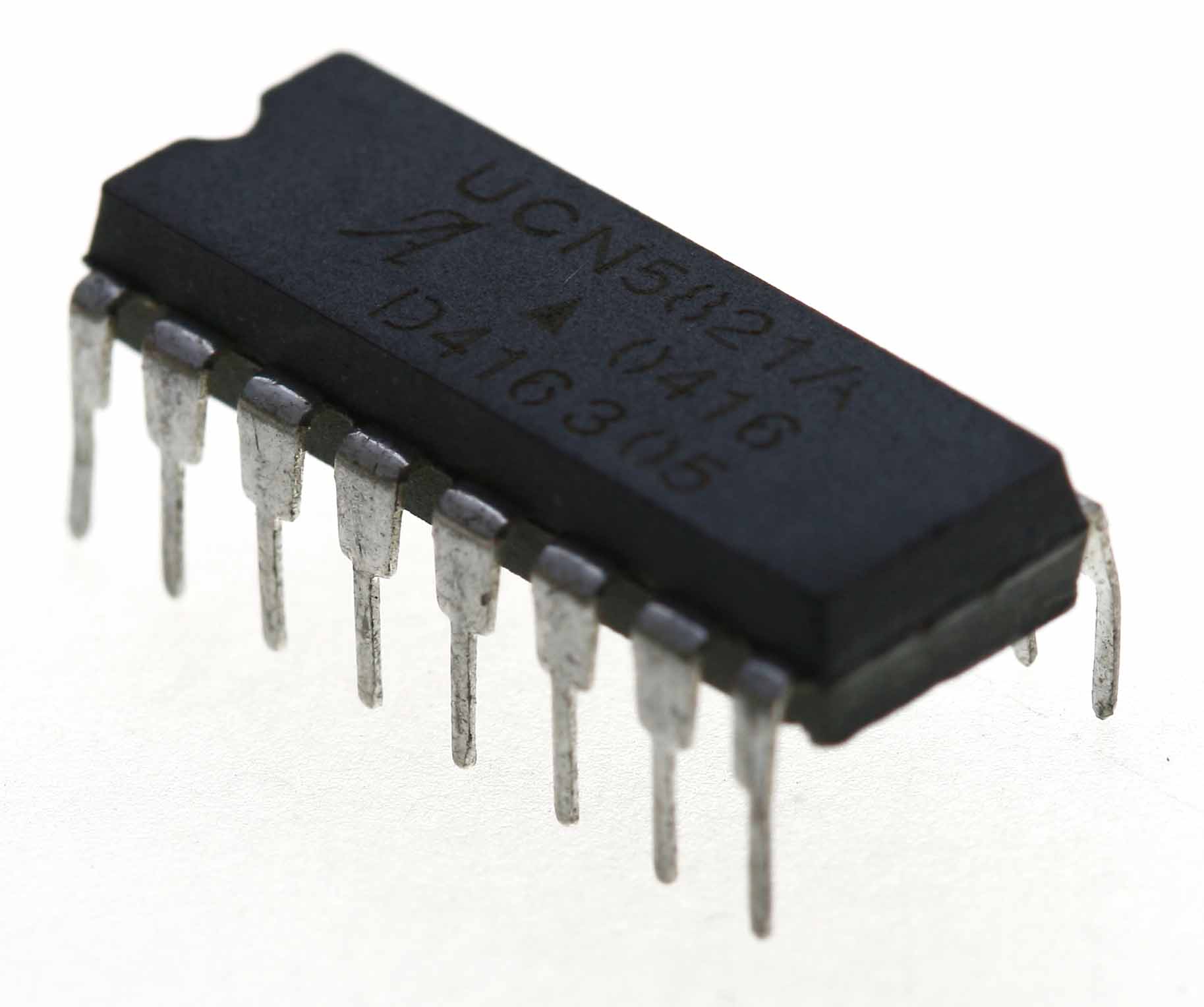 UCN4801A   BIMOS LATCH/DRIVERS  DIP22