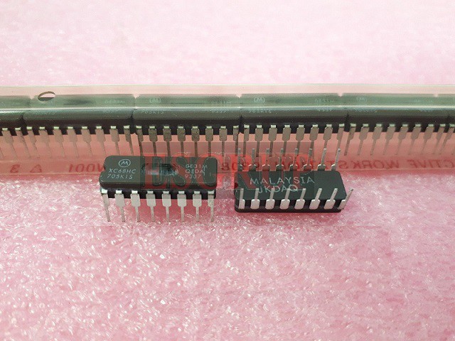 XC68HC705K1S    IC,MICROCONTROLLER,8-BIT,6805 CPU,CMOS,DIP,16PIN,CERAMIC
